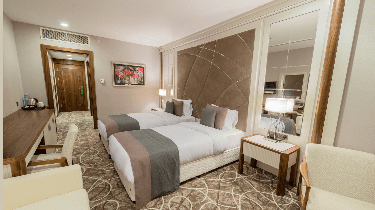 บุผนังห้องโรงแรม