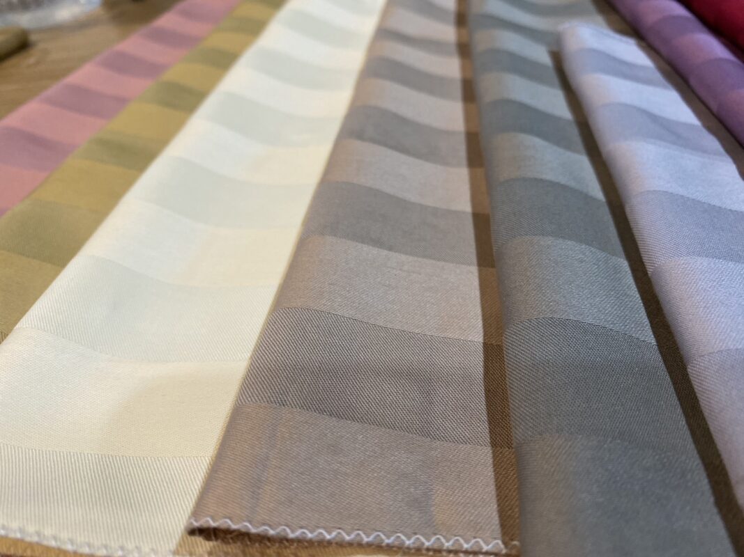 เฉดสีผ้า Cotton Satin ริ้วเงาลายใหญ่ 250 เส้นด้าย